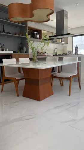 Mesa quadrada 8 lugares 