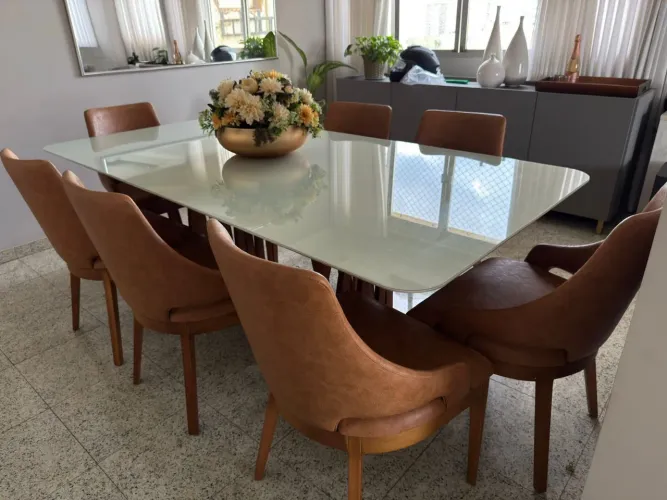 Mesa + 8 Cadeiras