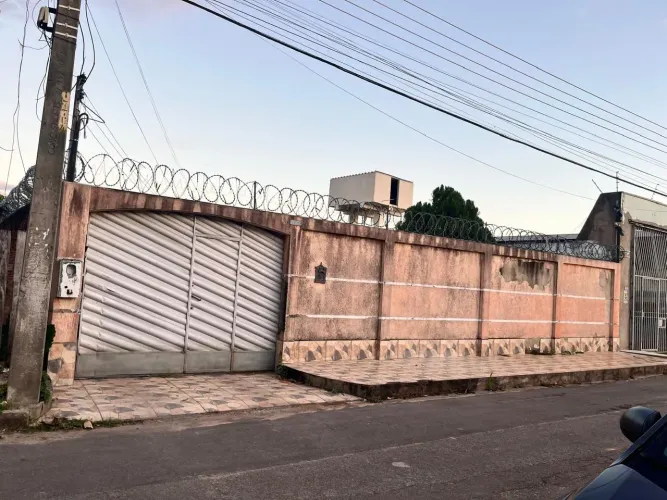 VENDO OU TROCO ESSA CASA NA CIDADE NOVA..