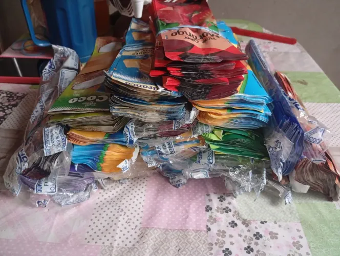Vrnde-se Embalagens e palitos de picolé