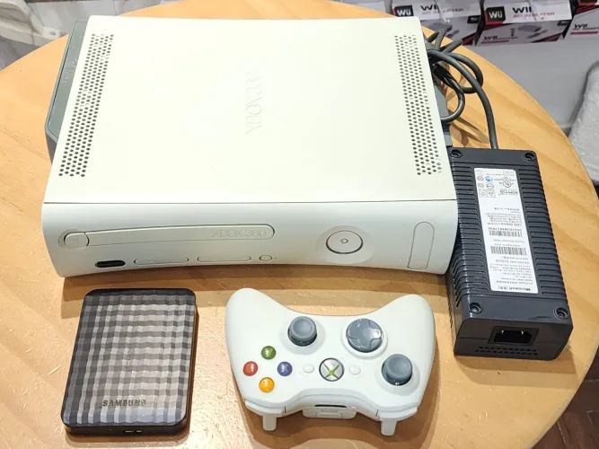 Xbox 360 Fat Branco com hd de 120gb e outro externo de 500gb controle e fonte original
