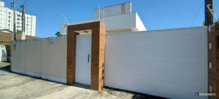 Casa linear à Venda,( Duas casas no mesmo terreno - A 2° casa com 2 pavimentos ) para loca