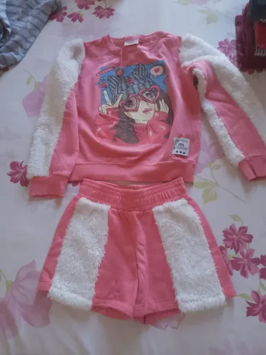 Lote 15 peças de roupas de marca Nacional e importadase infantil + 4 pares de sapatos.