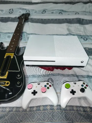 Xbox One semi novo tudo por 2.800 preço a negociar 