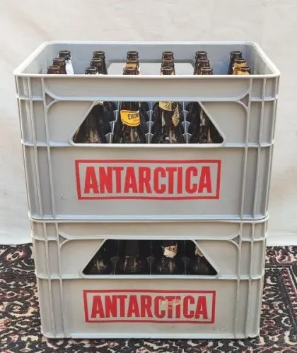 Grades de Cerveja de 600ml com Garrafas 