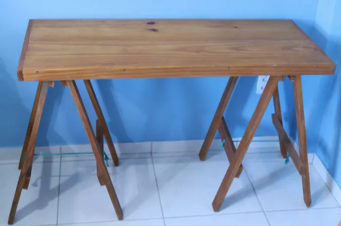 Mesa Cavalete de Pinus