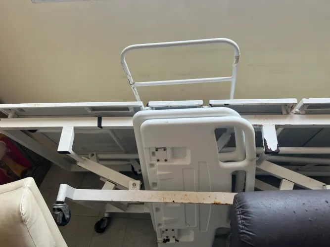 Cama hospitalar 3 manivelas