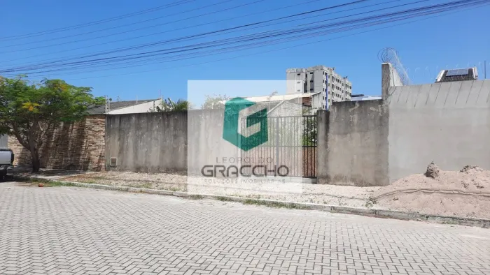 Terreno de 408m² para vender no bairro Edson Queiroz