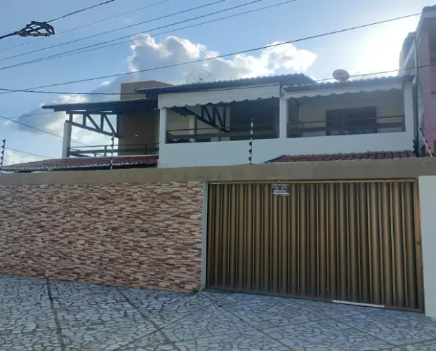 Aluga-se Casa duplex 4/4 santo antonio
