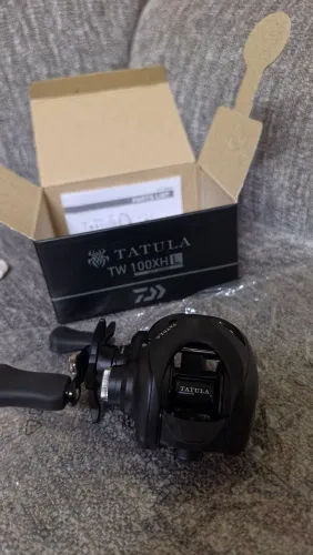 Carretilha daiwa tatula tw100xhl esquerda