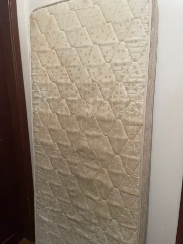 Vende-se colchão de solteiro