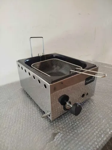  Fritadeira nova a gás 5 litros a pronta entrega. Aceito cartão