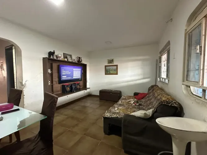 Vendo casa na QNN 20, Ceilândia Sul, Aceita Financiamento.