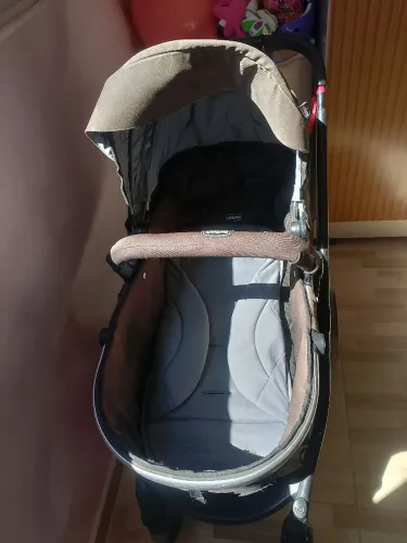 Carrinho de bebê Moisés, bem conservado.