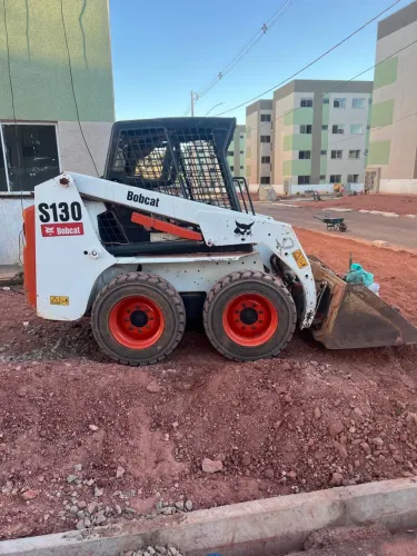 Mini carregadeira Bob Cat 