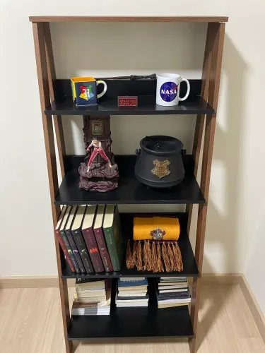 Vendo Estante Escada para livros (produtos nas prateleiras não estão inclusos)