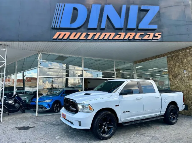 Ram Classic Laramie Night Edition 5.7 V8 16V Gasolina 4X4 Aut. 2022