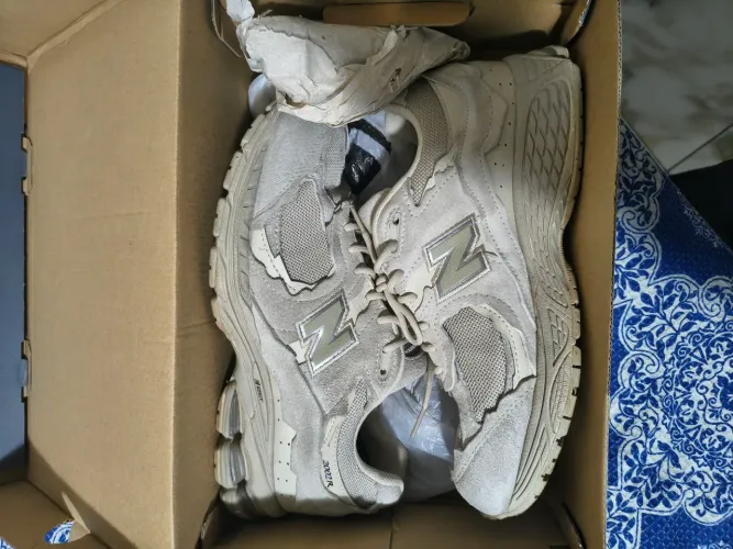 New balance 2002r