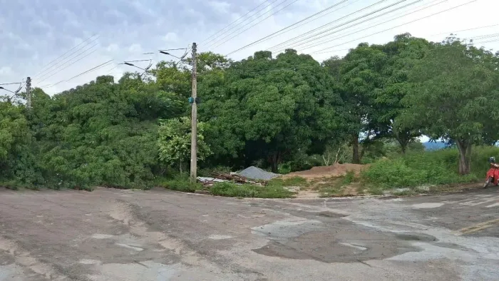 Terreno Urbano 8.078m² (Quadra Inteira) | Vila Residencial de Minaçu - Minaçu/GO |Localiza