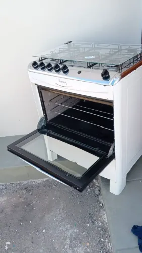 Vende se fogão bem conservado , funcionando tudo perfeitamente, interessados só chamar ?