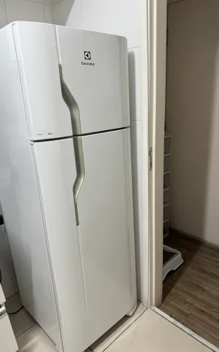 Geladeira Electrolux Cycle Defrost 260L Super Freezer Duplex Branca DC35A