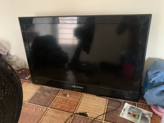 vendo essas 2 TV de 32 POLEGADAS, PRECINHO PRA IR HOJE!!!