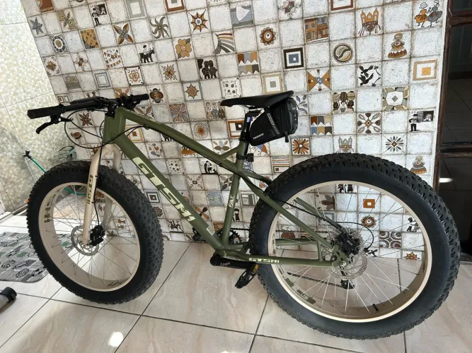 Fat Bike GTS M1 Aro 26 - 21 Marchas, Freio a Disco Hidráulico, Verde Militar