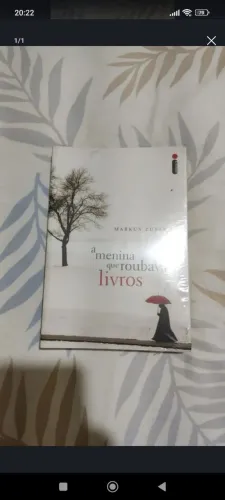 Livro "A menina que roubava livros" novo embalado