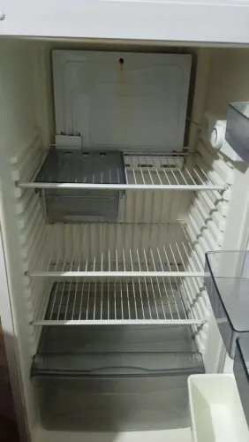 Geladeira funcionando perfeitamente gelo seco 600 reais para ir embora