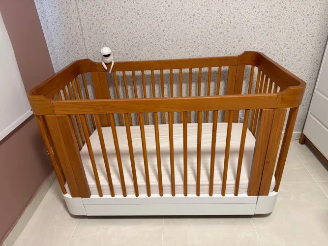 Quarto infantil, berço, cômoda e guarda-roupa