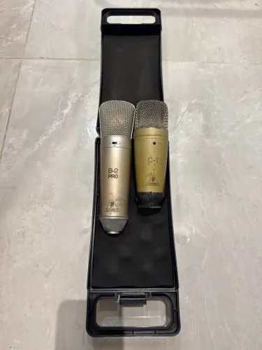 Microfones Behringer B-2 Pro + C-1 com case