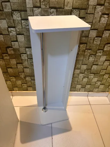 Prateleira tenho 2 unidades 50,00 reais cada