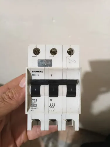 Disjuntor Tripolar Siemens 32A - Original com Selo