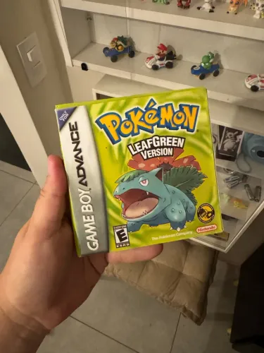 Pokémon Leaf Green com Luva para GBA