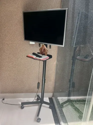 Tv 32 pol com o suporte tree pe
