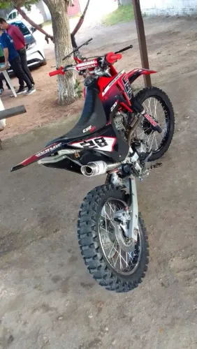 Moto preparada para trilha