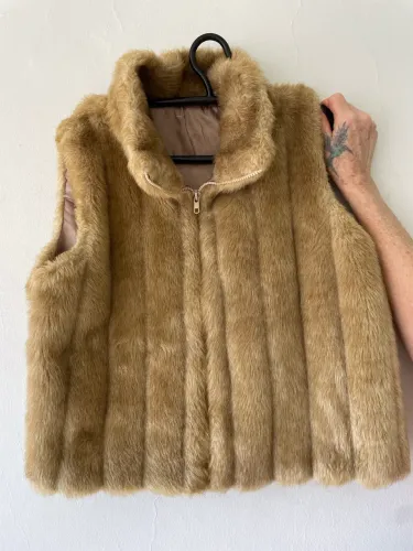 COLETE FAUX FUR EM ÓTIMA CONDIÇÃO ?
