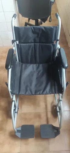 Cadeira de rodas nova