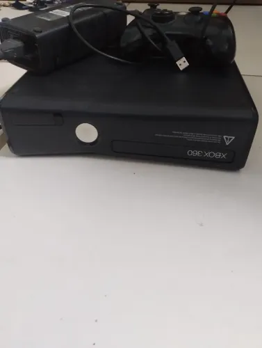 Vendo Xbox 360 slim acendeu a luz vermelha com controle e fonte
