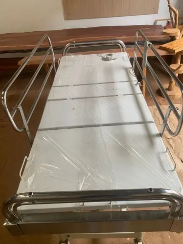 CAMA HOSPITALAR MOTORIZADA 8 MOVIMENTOS (VENDA)