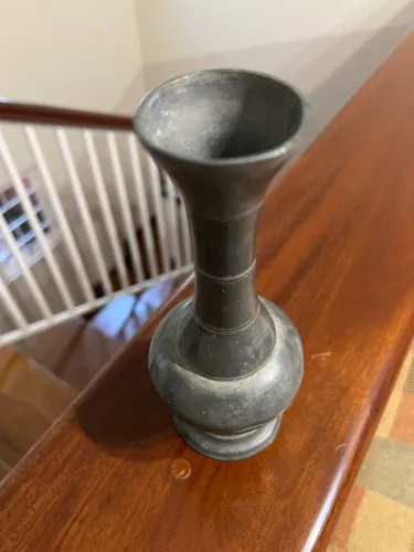 Vaso de flor em estanho