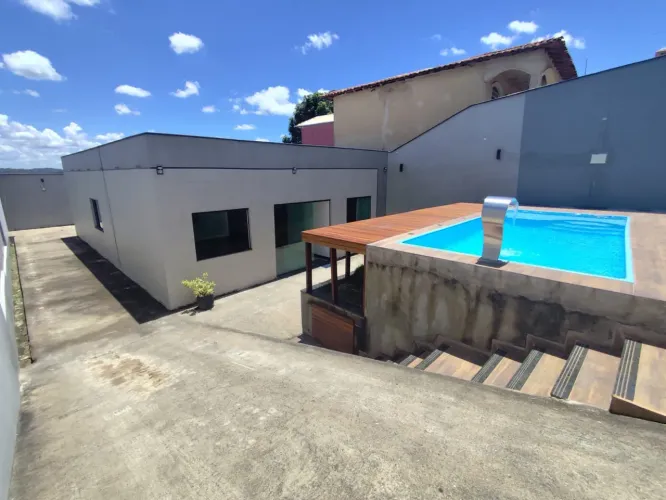 Linda casa com piscina em Esmeraldas