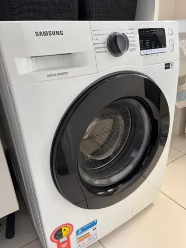 Lavadora de Roupas Samsung 11Kg 220V excelente estado sem detalhes