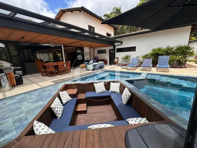 Casa exclusiva em condomínio no Itaquanduba a poucos passos do mar - Ilhabela /SP
