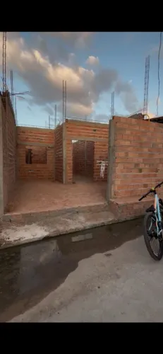 Terreno a venda com a casa em construção