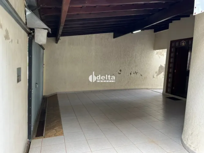 Casa residencial com 4 quartos sendo 2 suítes disponível para venda no bairro Santa Mônica