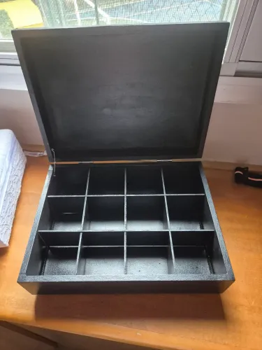Caixa preta de madeira (personalizada para kit banheiro do noivo em casamento)