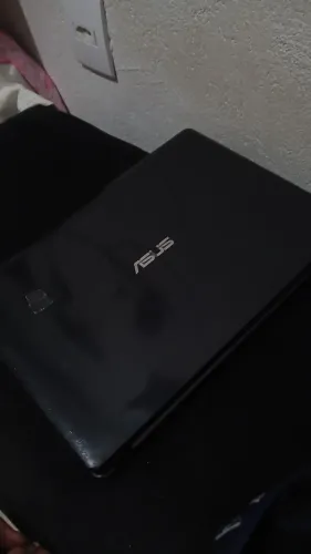 notebook com a tela quebrada