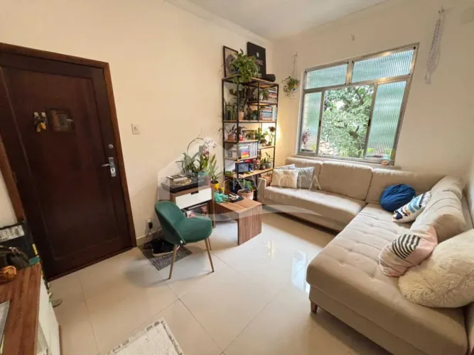 Apartamento Reformado, Silencioso e com Vista Verde . Próximo ao Metrô do Flamengo
