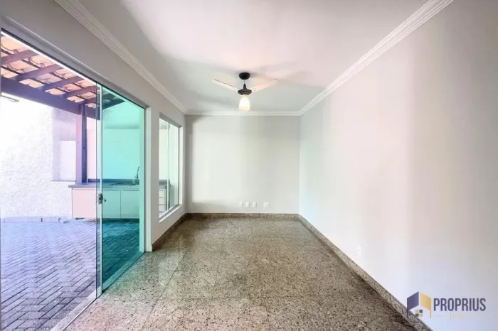 Casa em condomínio à venda - 3 quartos Excelente casa em condomínio fechado à venda no Bai